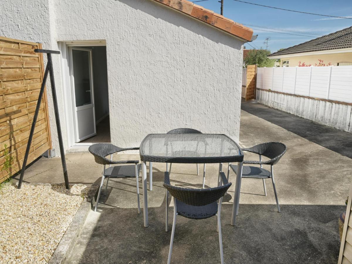 T2 - 28M2 Avec Cour Et Stationnement, Wifi Et Linge Fournis Apartment Angoulême Exterior foto