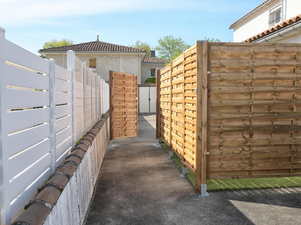T2 - 28M2 Avec Cour Et Stationnement, Wifi Et Linge Fournis Apartment Angoulême Exterior foto