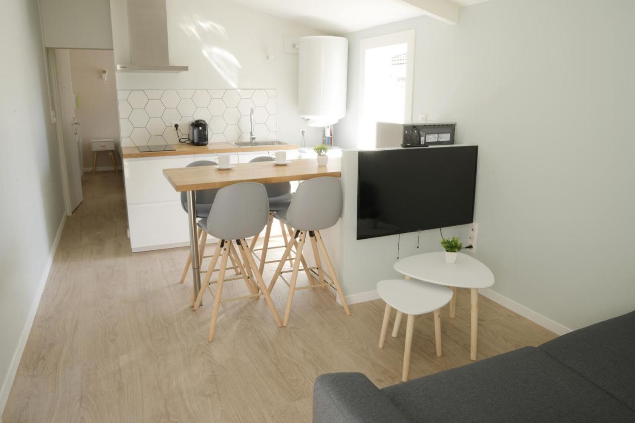 T2 - 28M2 Avec Cour Et Stationnement, Wifi Et Linge Fournis Apartment Angoulême Exterior foto