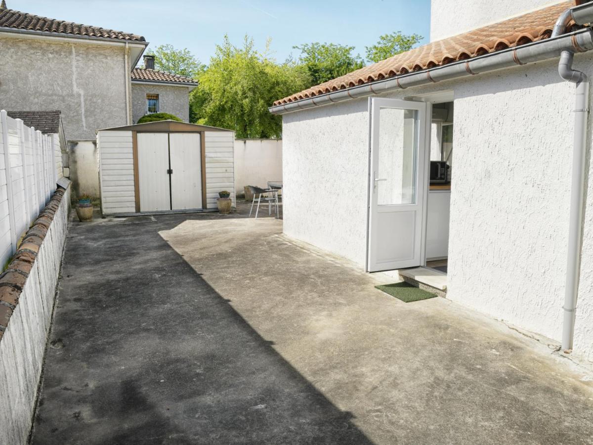 T2 - 28M2 Avec Cour Et Stationnement, Wifi Et Linge Fournis Apartment Angoulême Exterior foto
